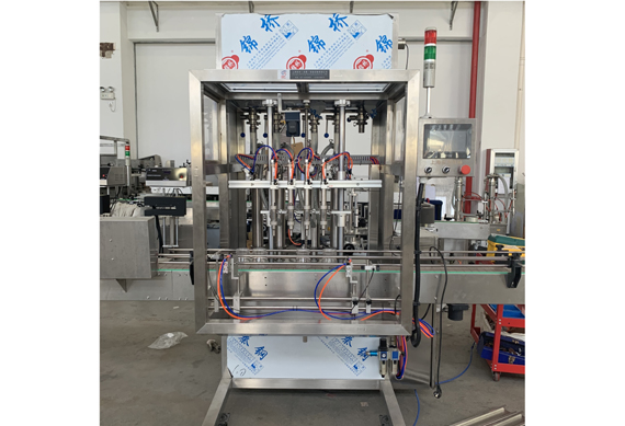 Carbonated drink filling machine