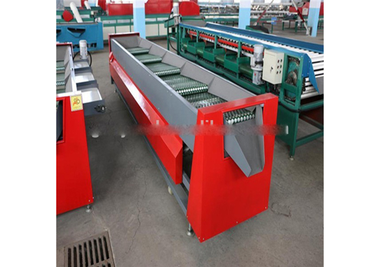 Tomato grading machine for easy operation