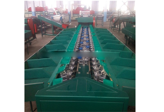 Tomato grading machine for easy operation