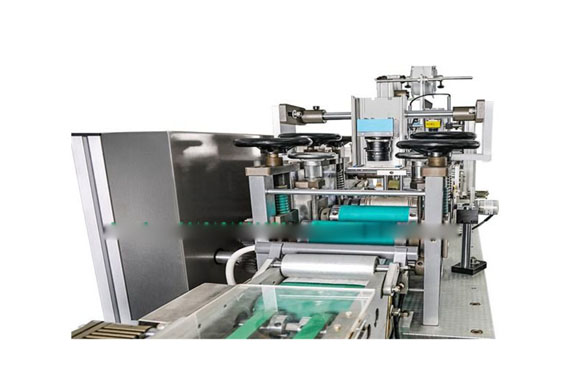 Fully full automatic three layer disposable mask machine