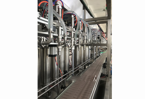 China supplier 5 litre linear filling machine oil filling line car engine oil packaging line