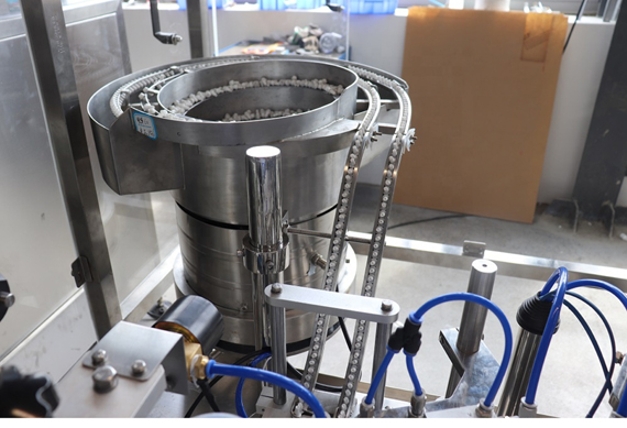 Automatic eliquid round bottle filling capping and labeling machines