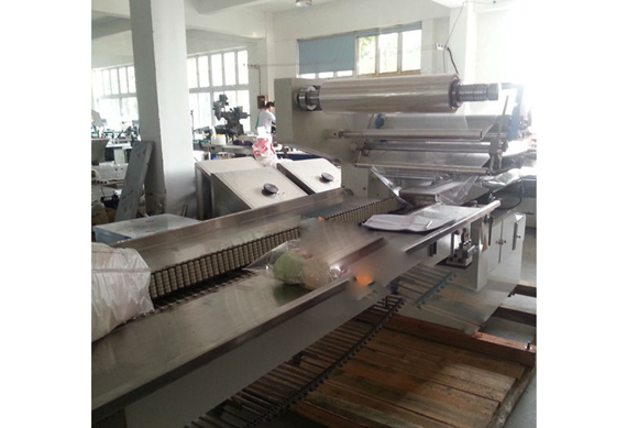 automatic pastries /cakes packaging machine with CE ISO 9001