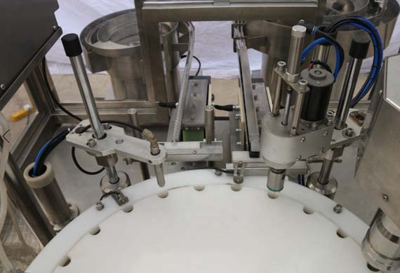 Automatic medicine liquid /mint oil/iodine bottling machine