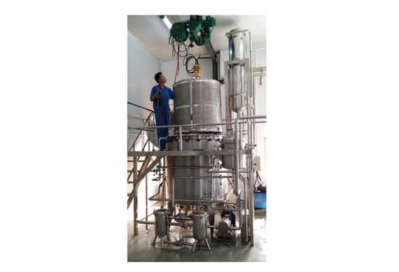 Model 200L essential oil extraction machine