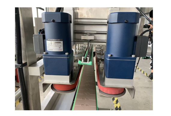 Automatic spindle capping machine for different shapes bottle