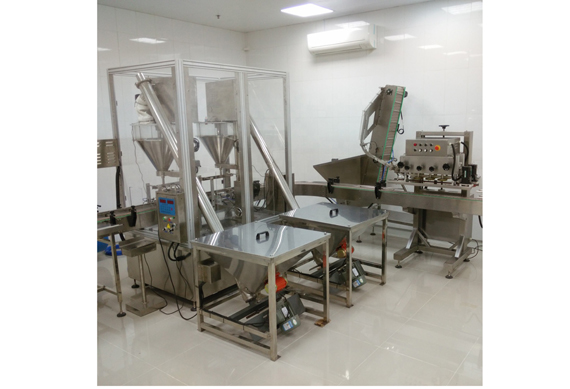 Automatic vanillin powder bottling and capping machine